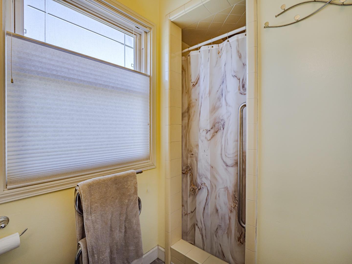 Detail Gallery Image 24 of 31 For 117 Fairmount Ave, Santa Cruz,  CA 95062 - 3 Beds | 2 Baths