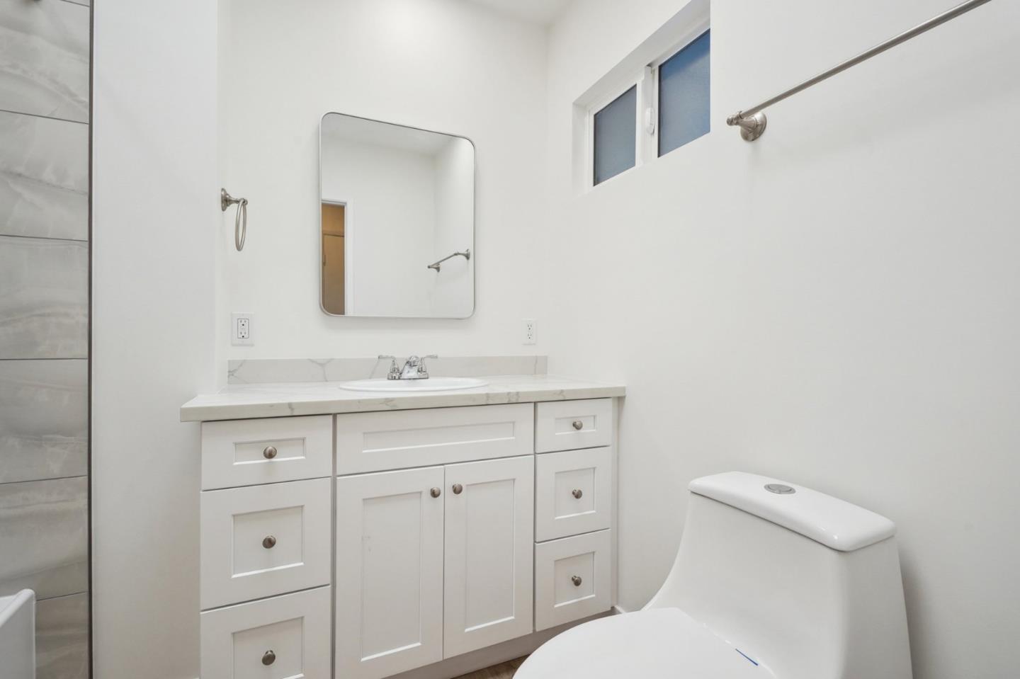 Detail Gallery Image 15 of 28 For 2408 Stearnlee Ave, Long Beach,  CA 90815 - 4 Beds | 2 Baths