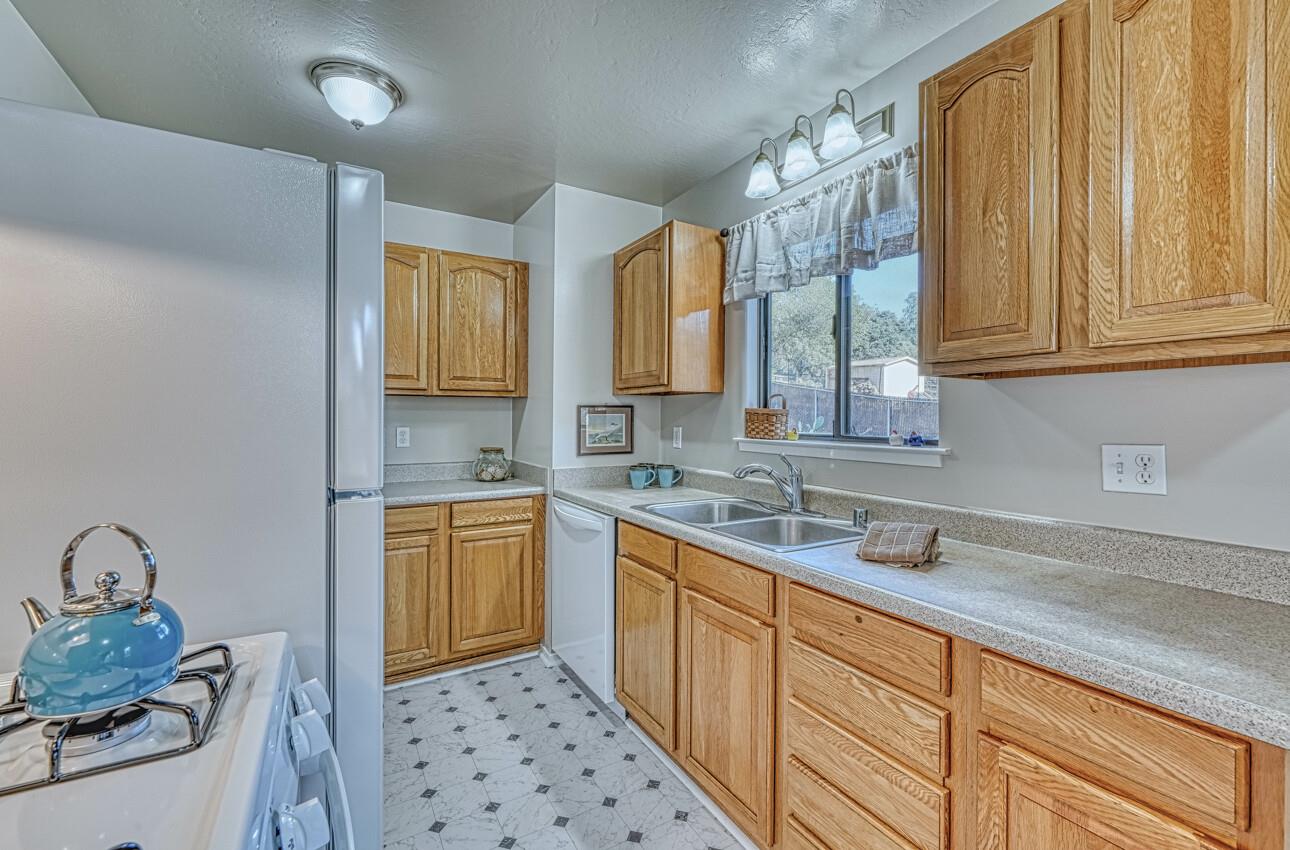 Detail Gallery Image 12 of 56 For 7695 Pine Tree Way, Salinas,  CA 93907 - 6 Beds | 2 Baths