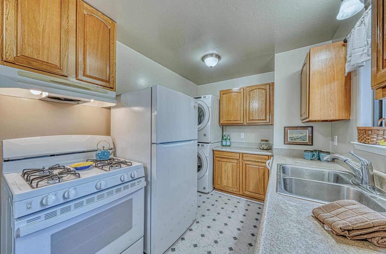 Detail Gallery Image 13 of 56 For 7695 Pine Tree Way, Salinas,  CA 93907 - 6 Beds | 2 Baths