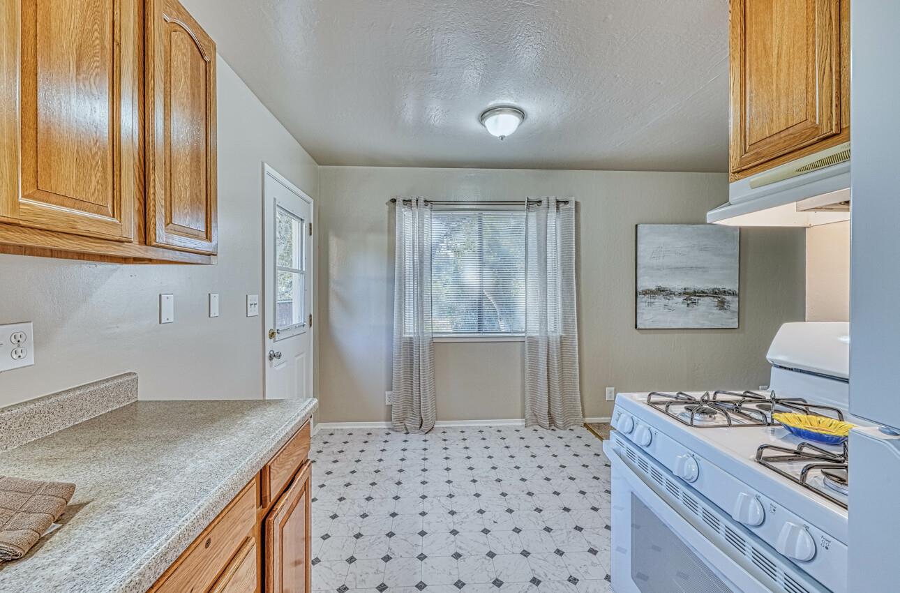 Detail Gallery Image 15 of 56 For 7695 Pine Tree Way, Salinas,  CA 93907 - 6 Beds | 2 Baths