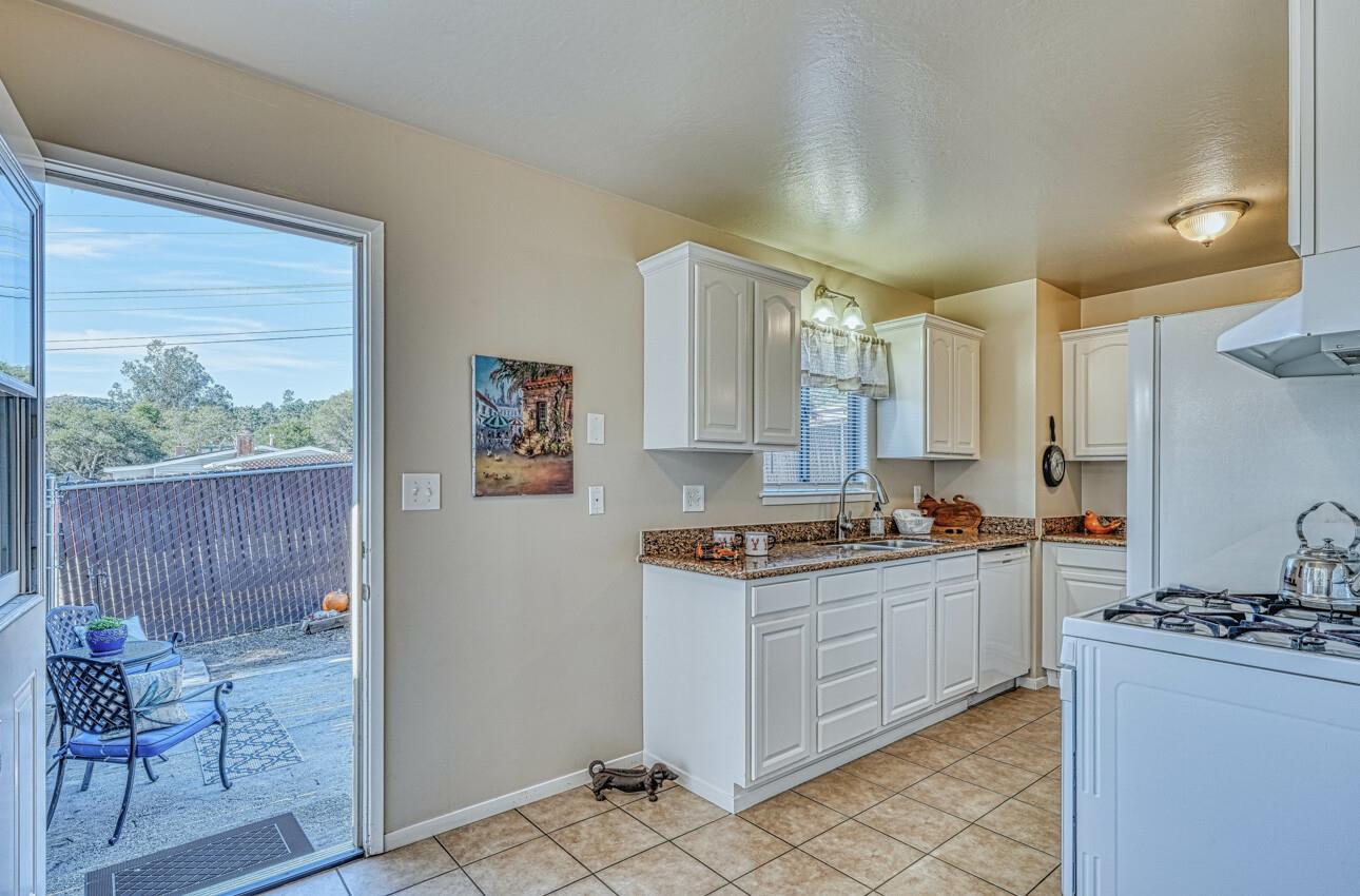 Detail Gallery Image 33 of 56 For 7695 Pine Tree Way, Salinas,  CA 93907 - 6 Beds | 2 Baths