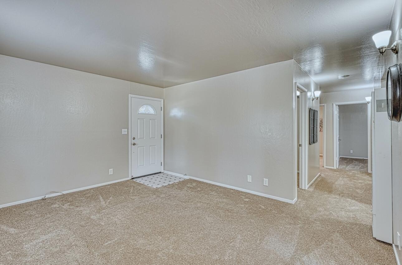 Detail Gallery Image 5 of 56 For 7695 Pine Tree Way, Salinas,  CA 93907 - 6 Beds | 2 Baths