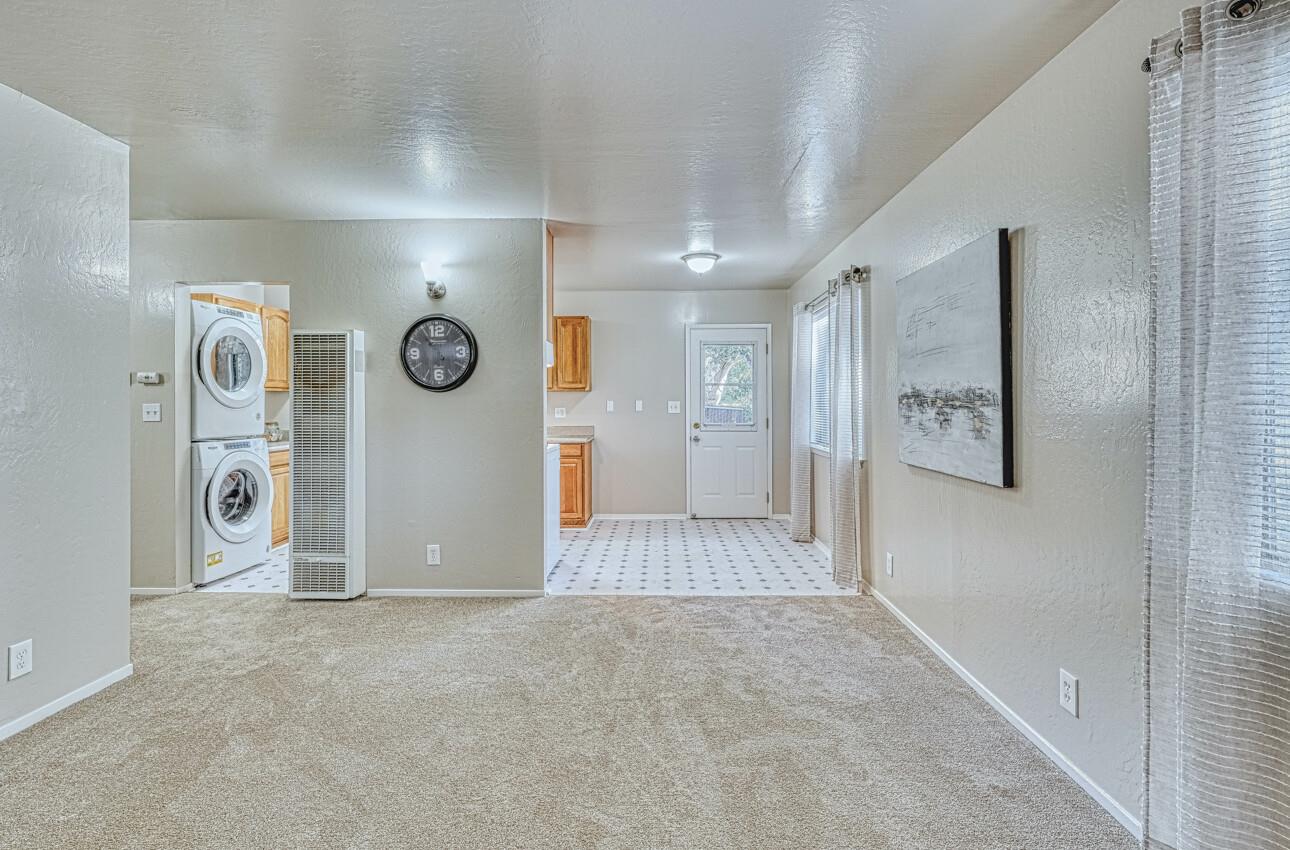 Detail Gallery Image 6 of 56 For 7695 Pine Tree Way, Salinas,  CA 93907 - 6 Beds | 2 Baths