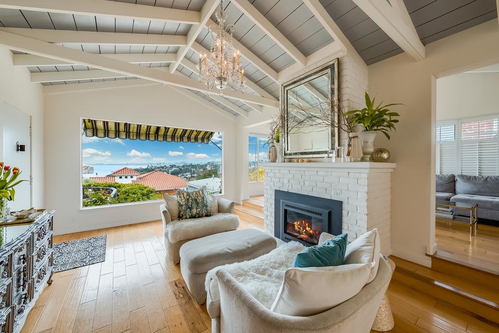 Detail Gallery Image 1 of 24 For 221 Highland Dr, Aptos,  CA 95003 - 1 Beds | 1 Baths