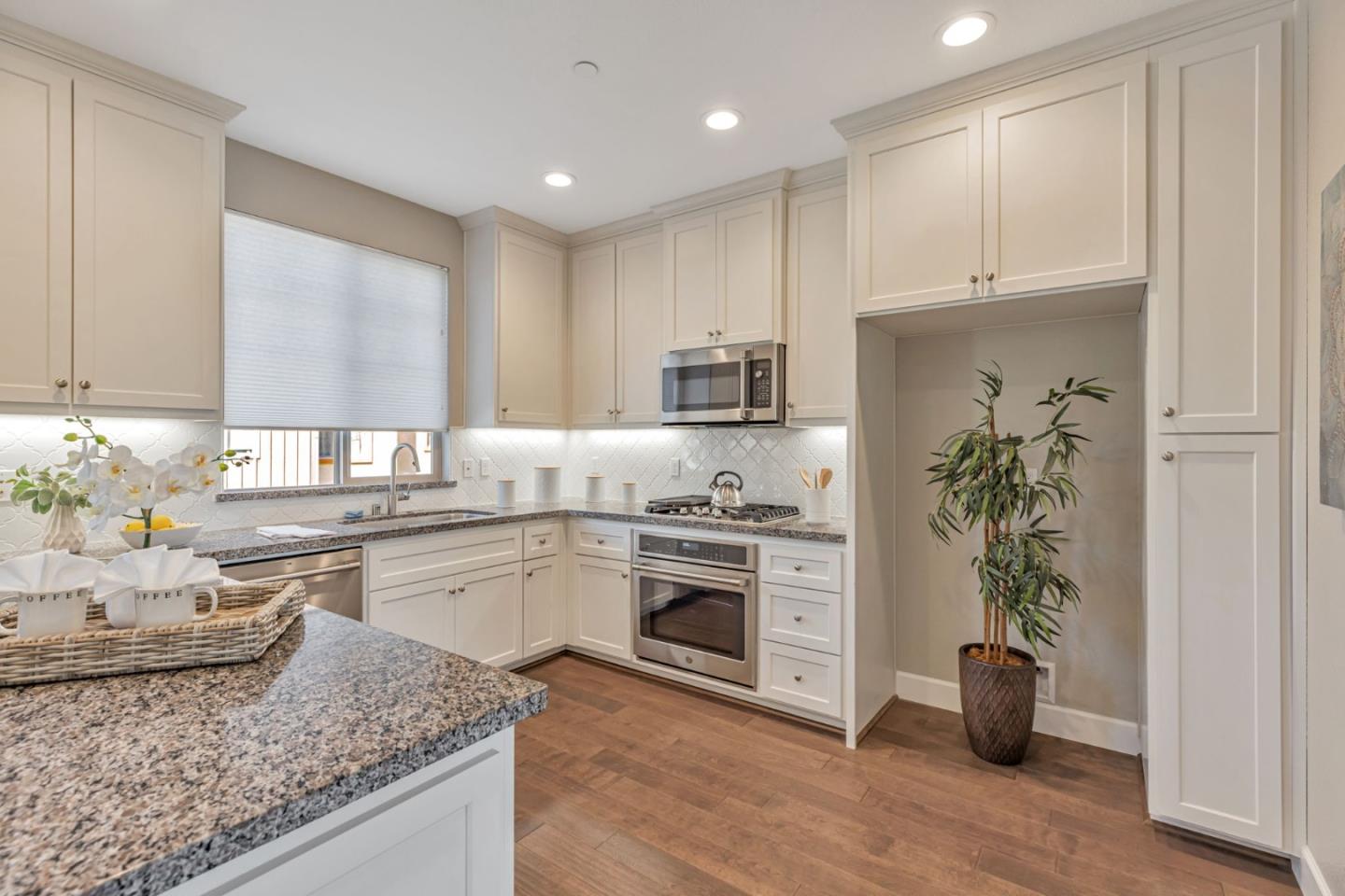 Detail Gallery Image 10 of 58 For 897 Tranquility Cir #12,  Livermore,  CA 94551 - 2 Beds | 2/1 Baths