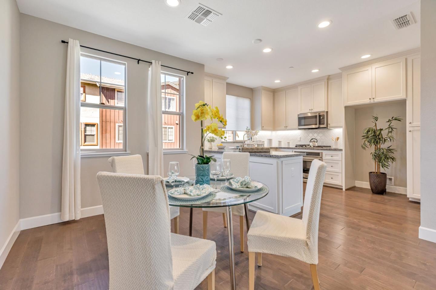 Detail Gallery Image 12 of 58 For 897 Tranquility Cir #12,  Livermore,  CA 94551 - 2 Beds | 2/1 Baths