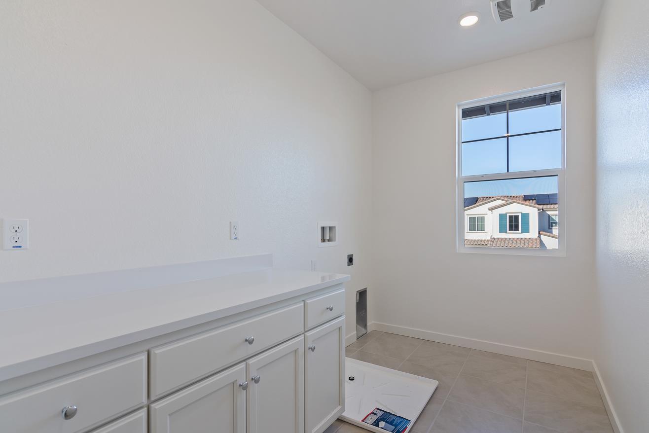 Detail Gallery Image 30 of 34 For 8198 Rainwater Dr, Vallejo,  CA 94591 - 3 Beds | 2/1 Baths