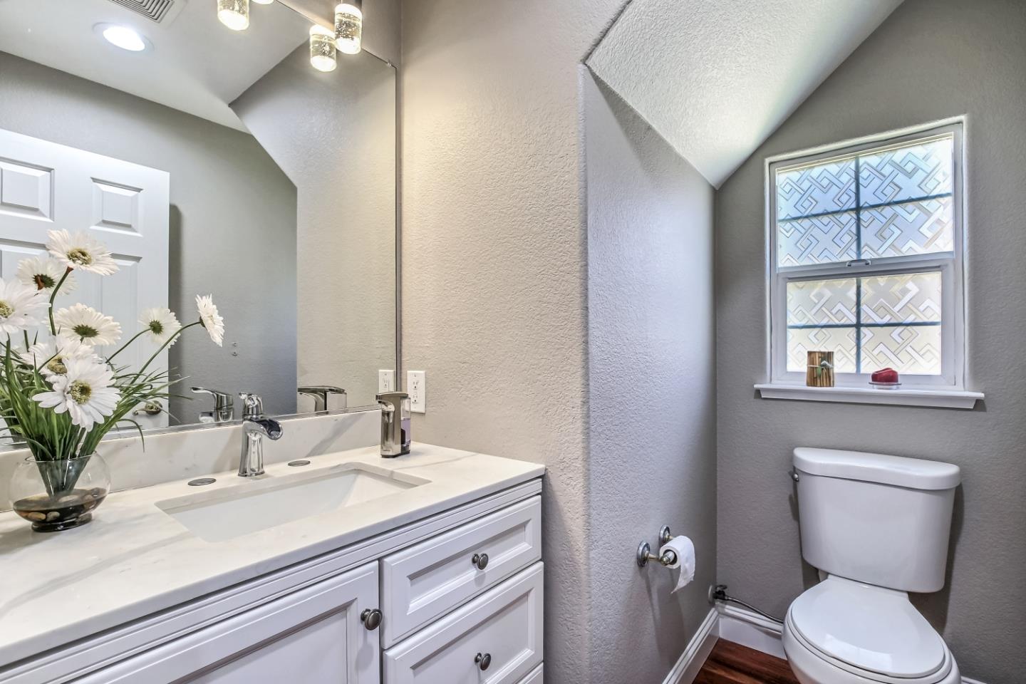 Detail Gallery Image 11 of 21 For 832 Sheila Ct, Mountain View,  CA 94043 - 3 Beds | 2/1 Baths