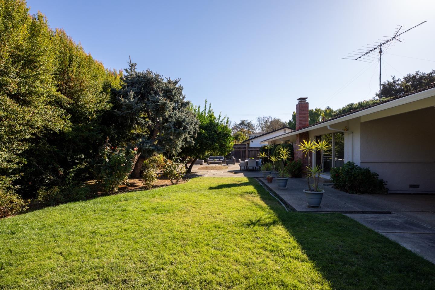 Detail Gallery Image 22 of 26 For 921 Thatcher Dr, Los Altos,  CA 94024 - 4 Beds | 2 Baths