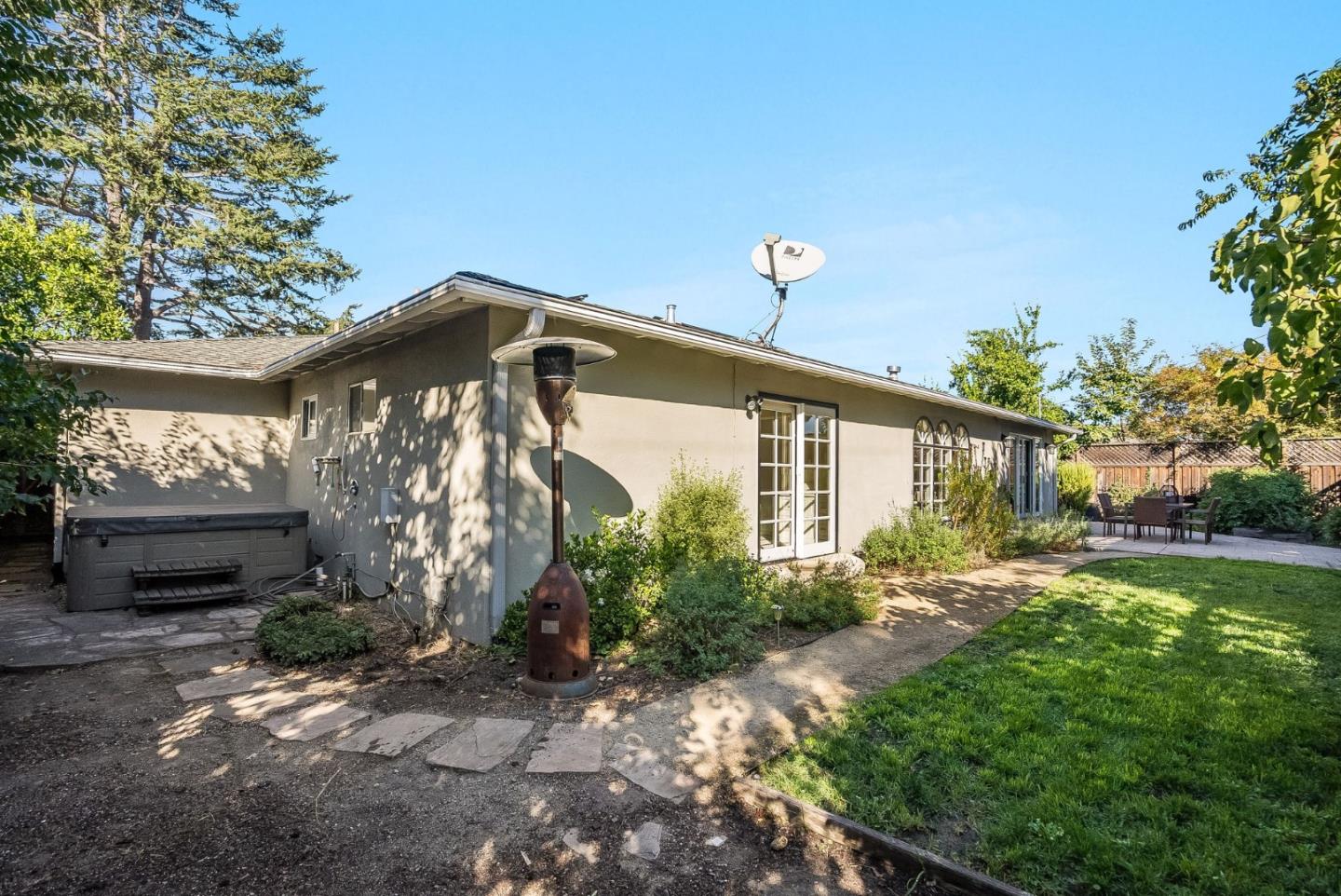 Detail Gallery Image 36 of 40 For 2711 Saint Giles Ln, Mountain View,  CA 94040 - 4 Beds | 3/1 Baths