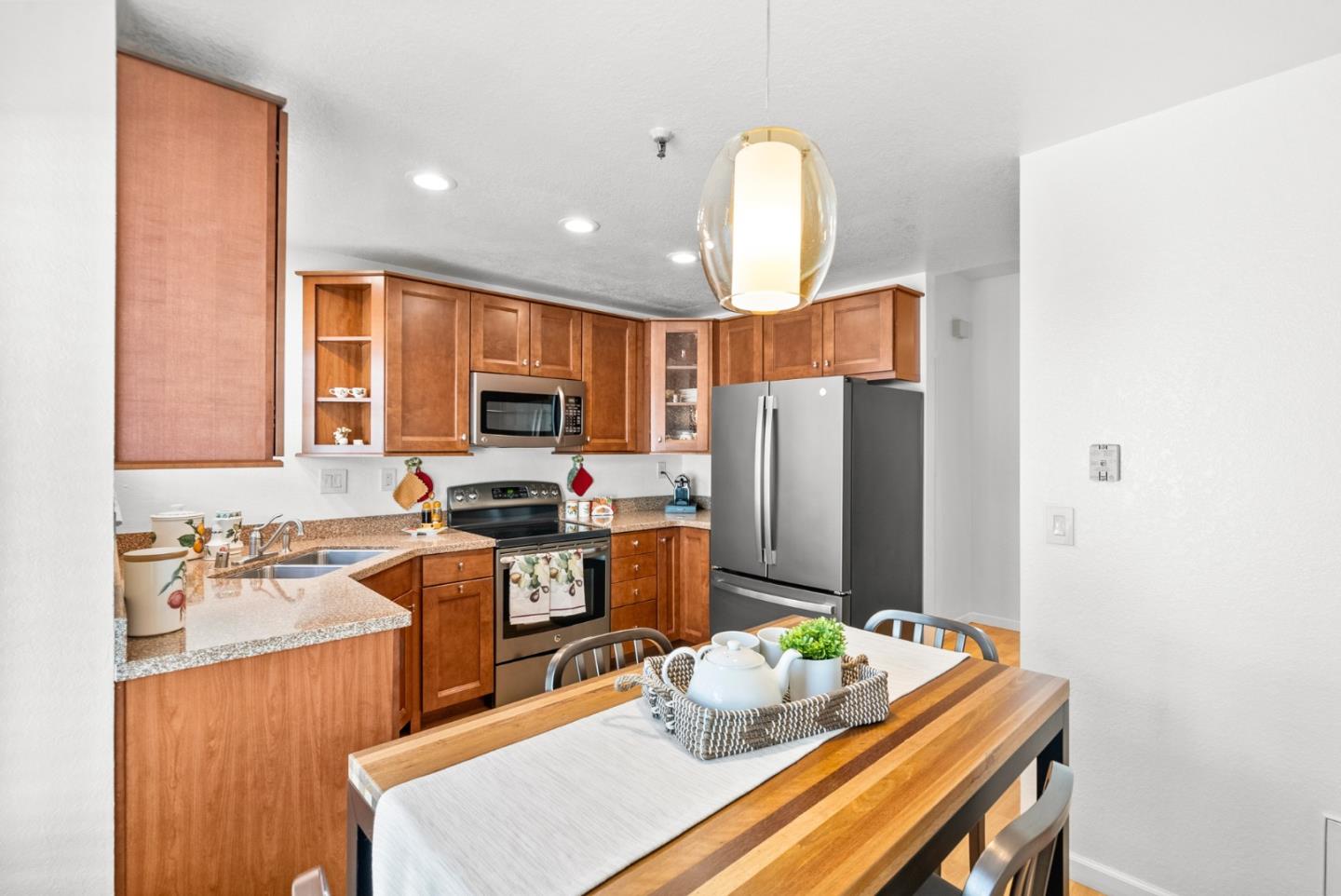 Detail Gallery Image 13 of 44 For 996 Belmont Ter #6,  Sunnyvale,  CA 94086 - 2 Beds | 2/1 Baths