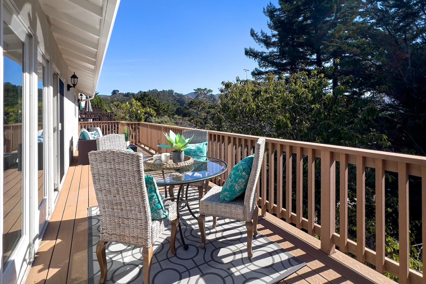 Detail Gallery Image 12 of 30 For 1025 Banyan Way, Pacifica,  CA 94044 - 3 Beds | 3/1 Baths