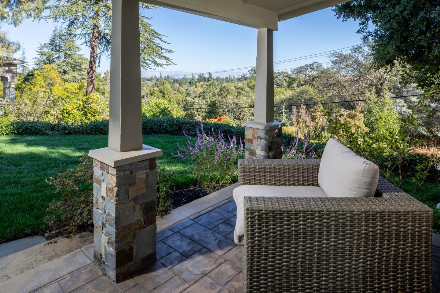 Detail Gallery Image 10 of 39 For 539 Valley View Dr, Los Altos,  CA 94024 - 3 Beds | 2 Baths