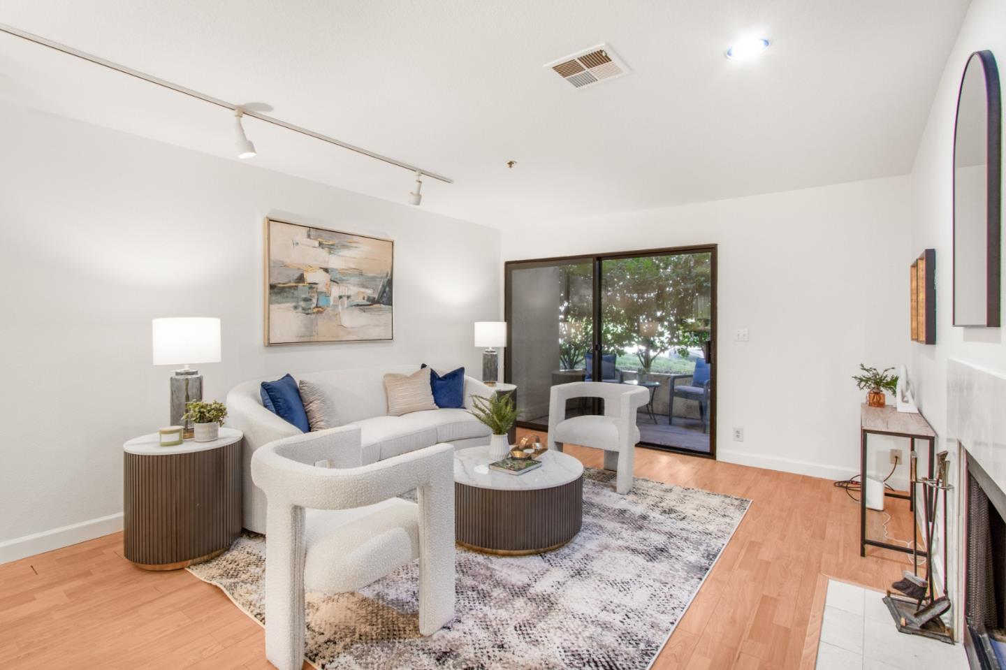 Detail Gallery Image 4 of 31 For 153 California #F109,  Palo Alto,  CA 94306 - 2 Beds | 2 Baths