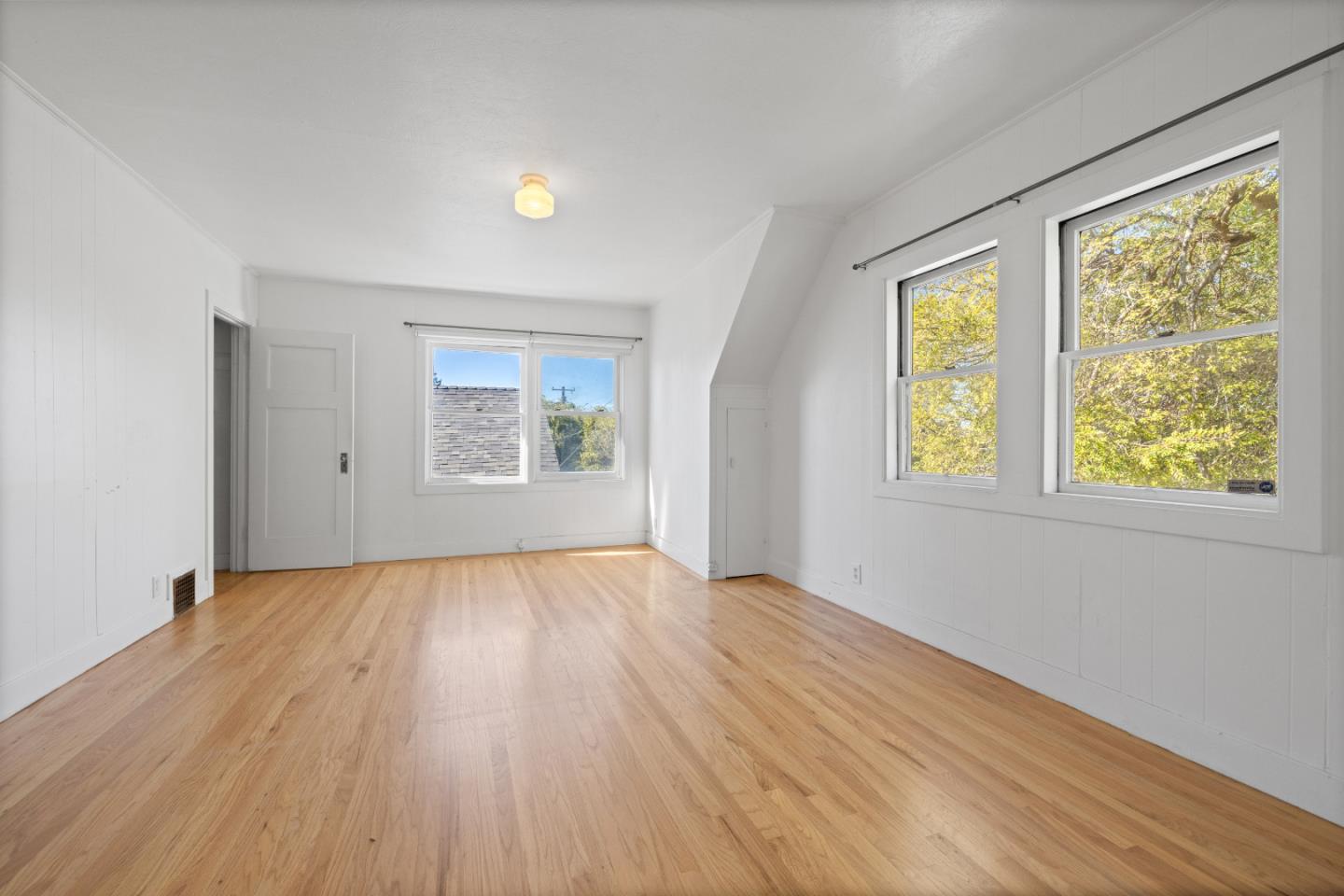 Detail Gallery Image 7 of 26 For 425 63rd St, Oakland,  CA 94609 - – Beds | – Baths