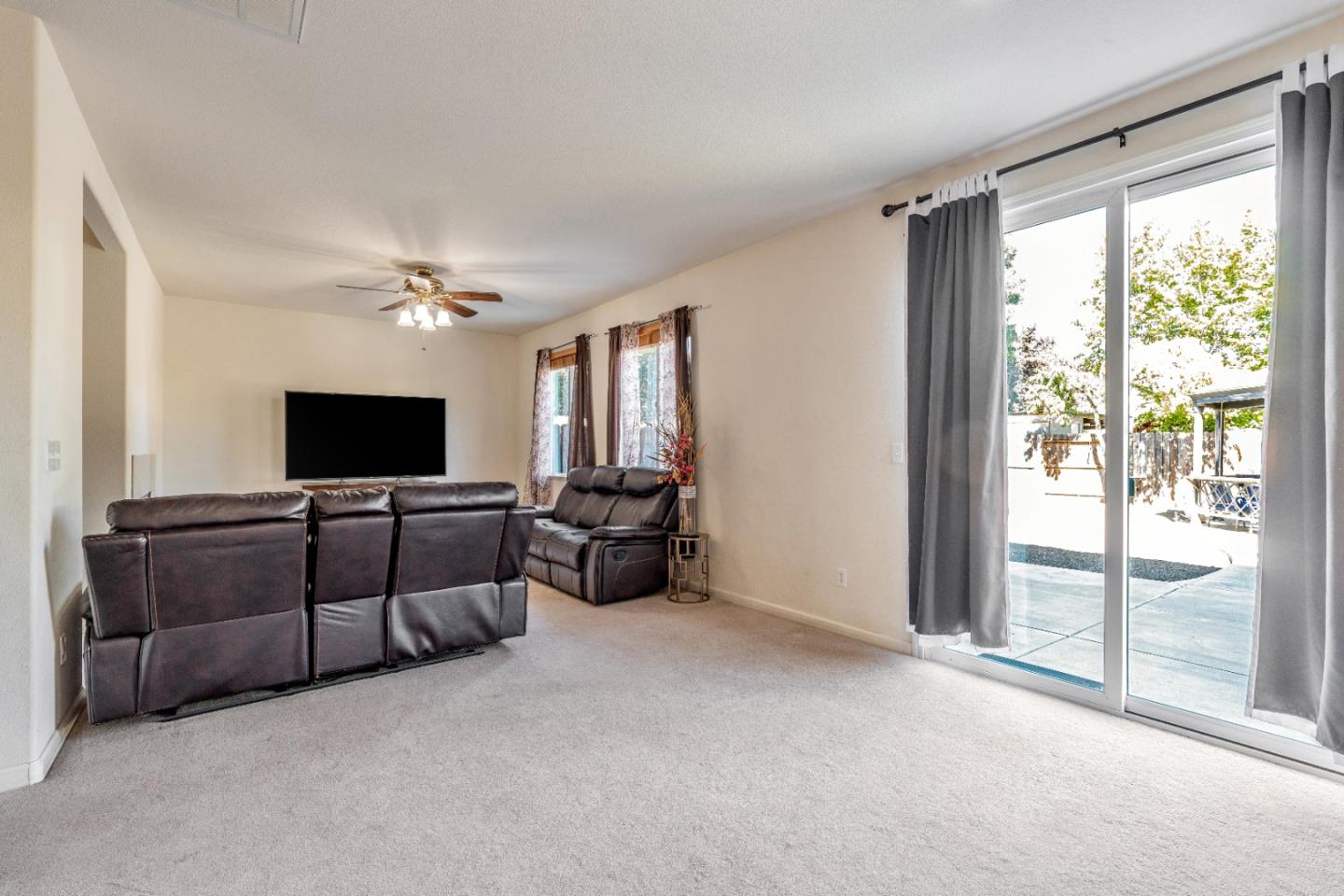 Detail Gallery Image 4 of 43 For 1433 Brahma St, Patterson,  CA 95363 - 4 Beds | 2/1 Baths