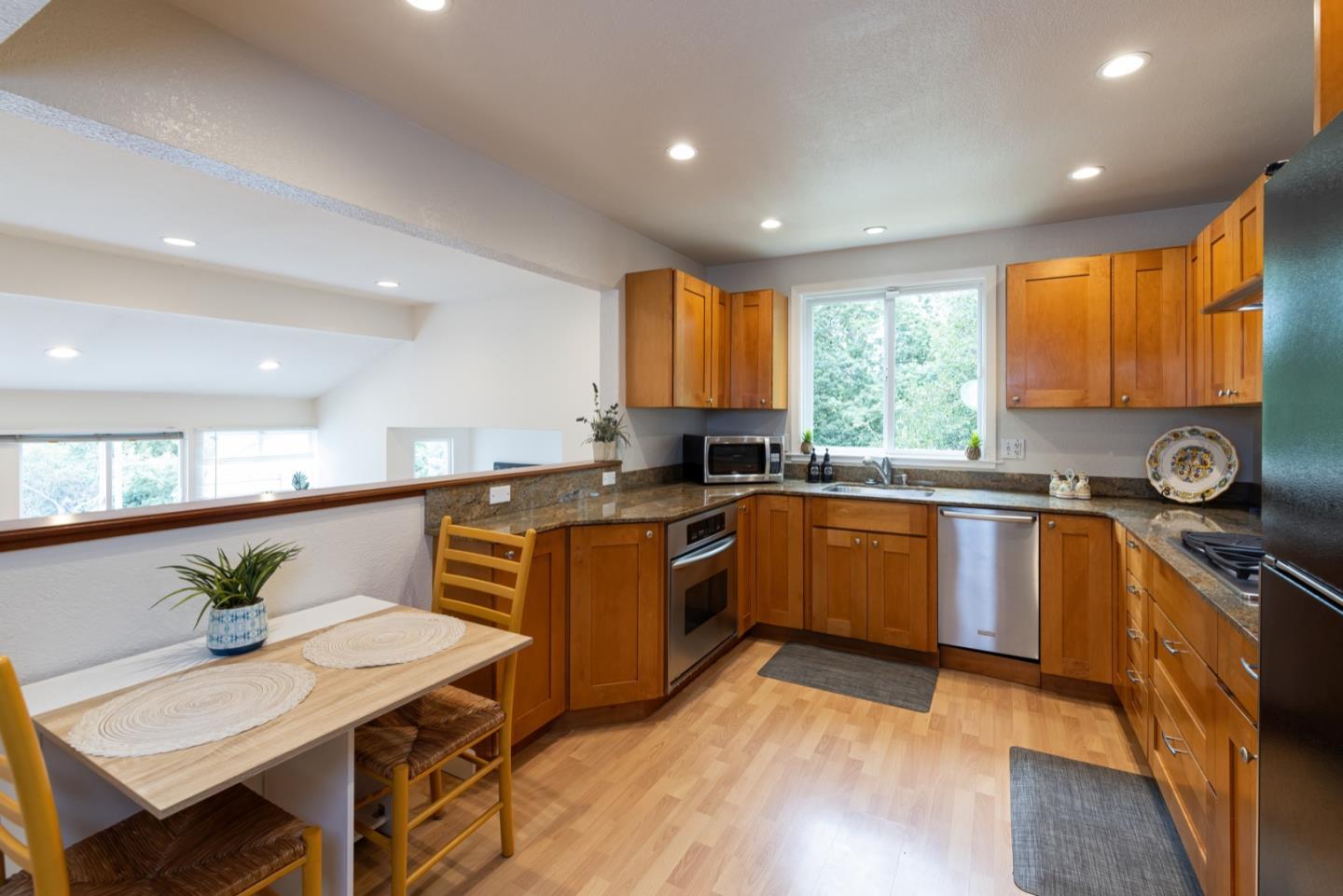 Detail Gallery Image 10 of 23 For 389 Sandalwood Dr, Aptos,  CA 95003 - 2 Beds | 1/1 Baths