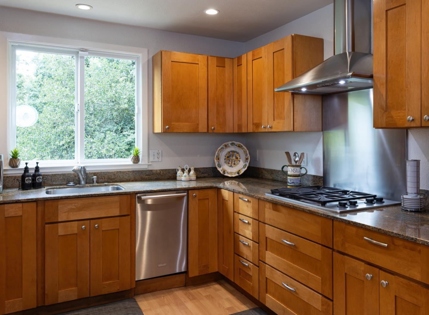 Detail Gallery Image 3 of 23 For 389 Sandalwood Dr, Aptos,  CA 95003 - 2 Beds | 1/1 Baths