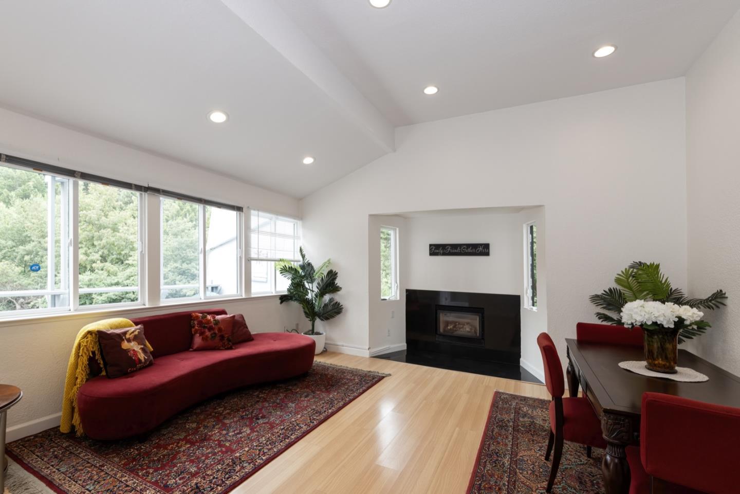 Detail Gallery Image 4 of 23 For 389 Sandalwood Dr, Aptos,  CA 95003 - 2 Beds | 1/1 Baths