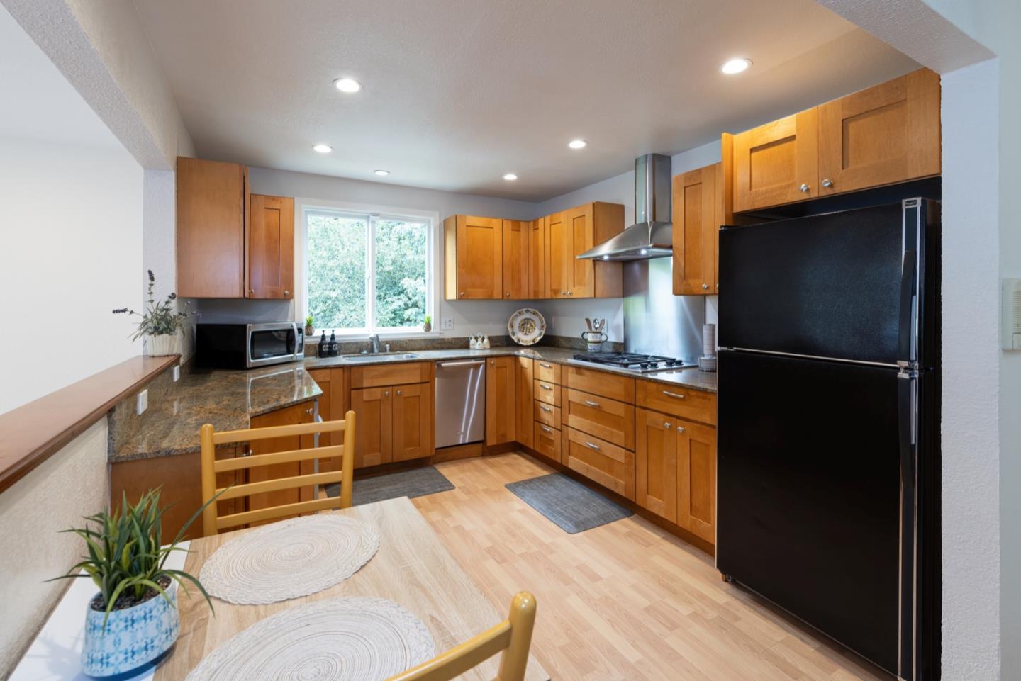 Detail Gallery Image 9 of 23 For 389 Sandalwood Dr, Aptos,  CA 95003 - 2 Beds | 1/1 Baths