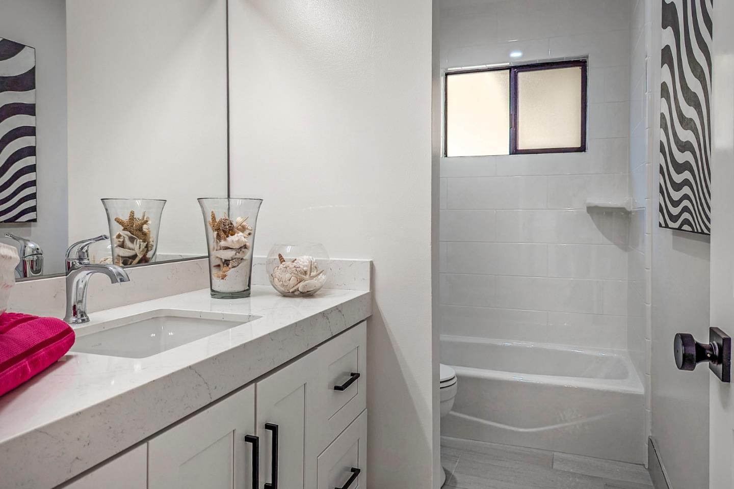 Detail Gallery Image 19 of 21 For 575 Tyndall St #3,  Los Altos,  CA 94022 - 2 Beds | 2 Baths