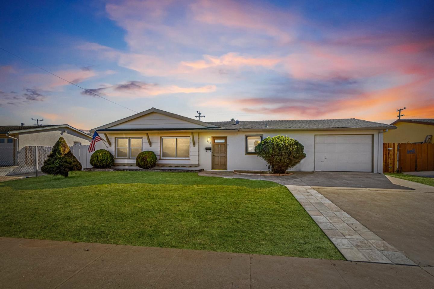 Detail Gallery Image 1 of 39 For 318 Kelton Dr, Salinas,  CA 93906 - 3 Beds | 2 Baths