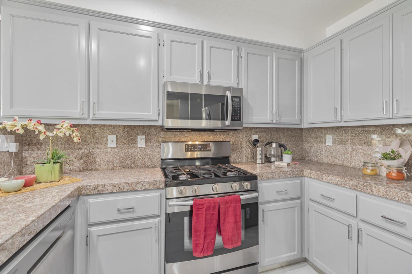 Detail Gallery Image 15 of 44 For 3526 Jasmine Cir, San Jose,  CA 95135 - 3 Beds | 2/1 Baths