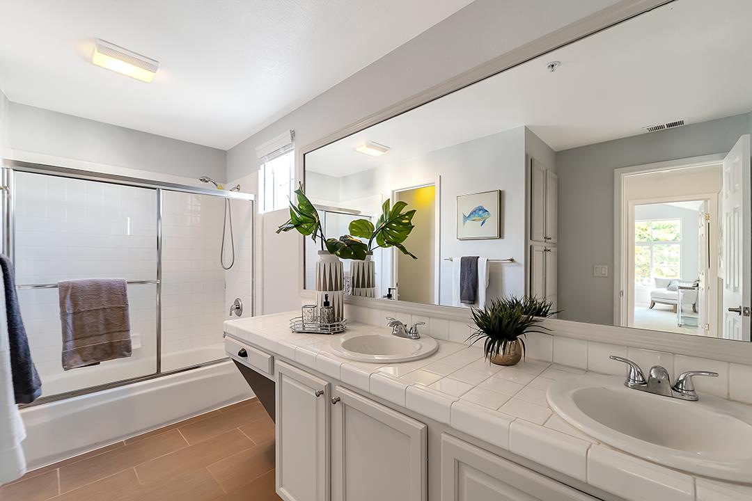 Detail Gallery Image 13 of 26 For 2255 Showers Dr #381,  Mountain View,  CA 94040 - 3 Beds | 2 Baths