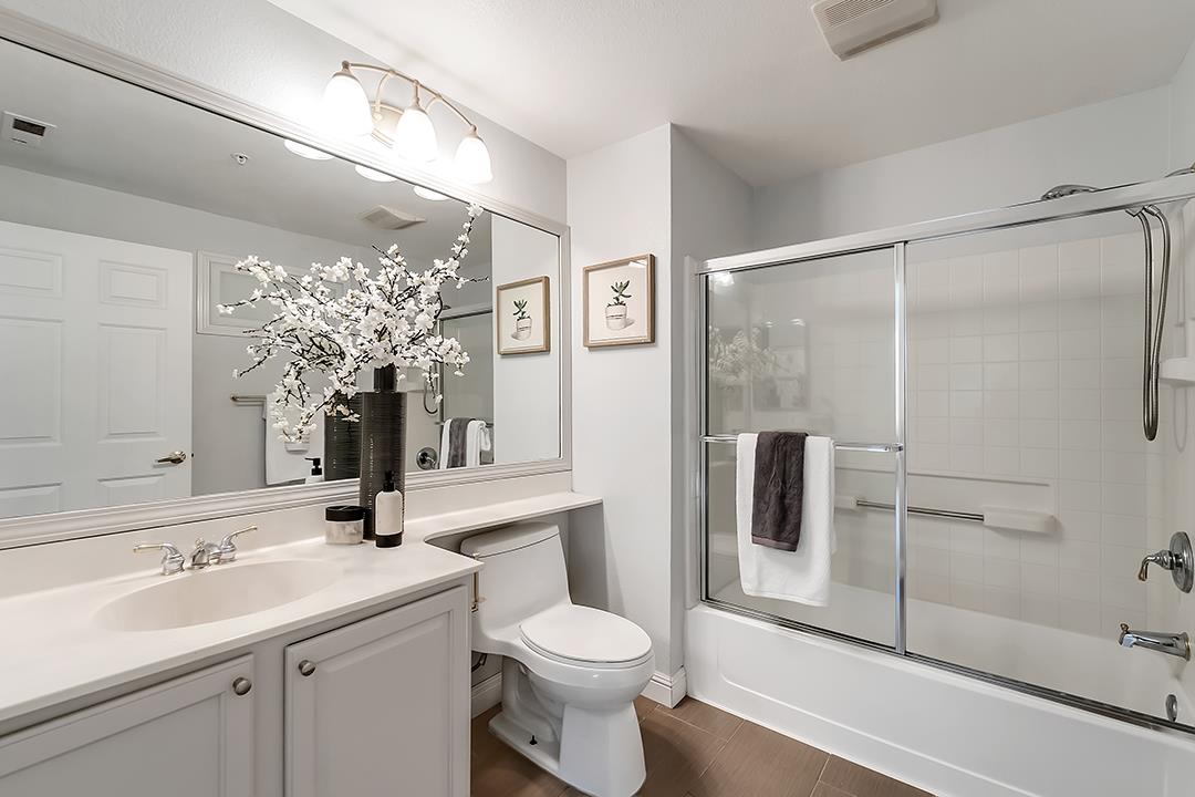 Detail Gallery Image 17 of 26 For 2255 Showers Dr #381,  Mountain View,  CA 94040 - 3 Beds | 2 Baths