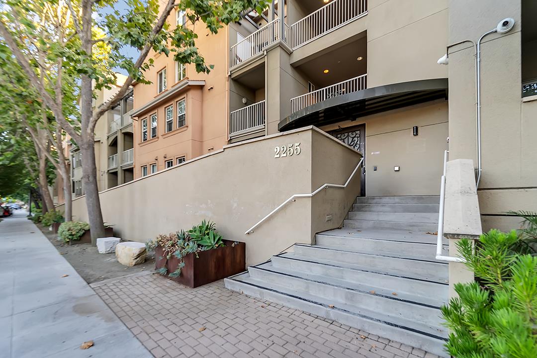 Detail Gallery Image 21 of 26 For 2255 Showers Dr #381,  Mountain View,  CA 94040 - 3 Beds | 2 Baths