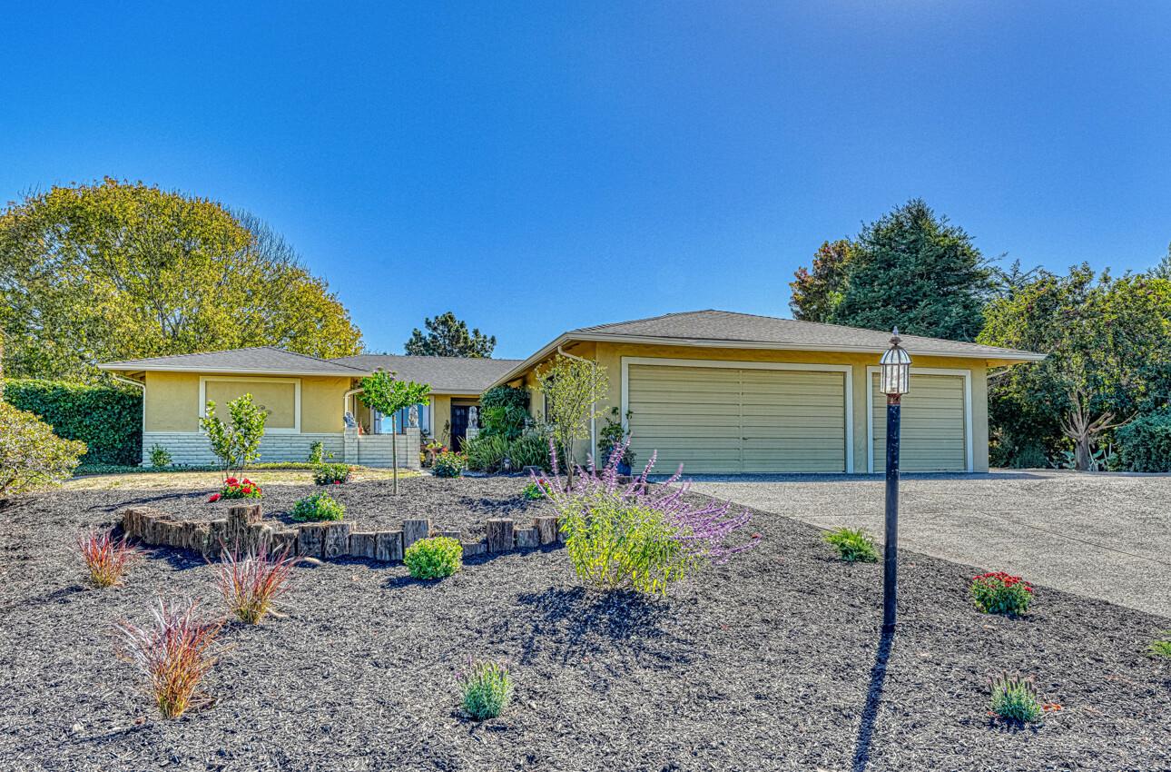 Detail Gallery Image 1 of 34 For 9927 Mimosa Path, Salinas,  CA 93907 - 4 Beds | 2/1 Baths