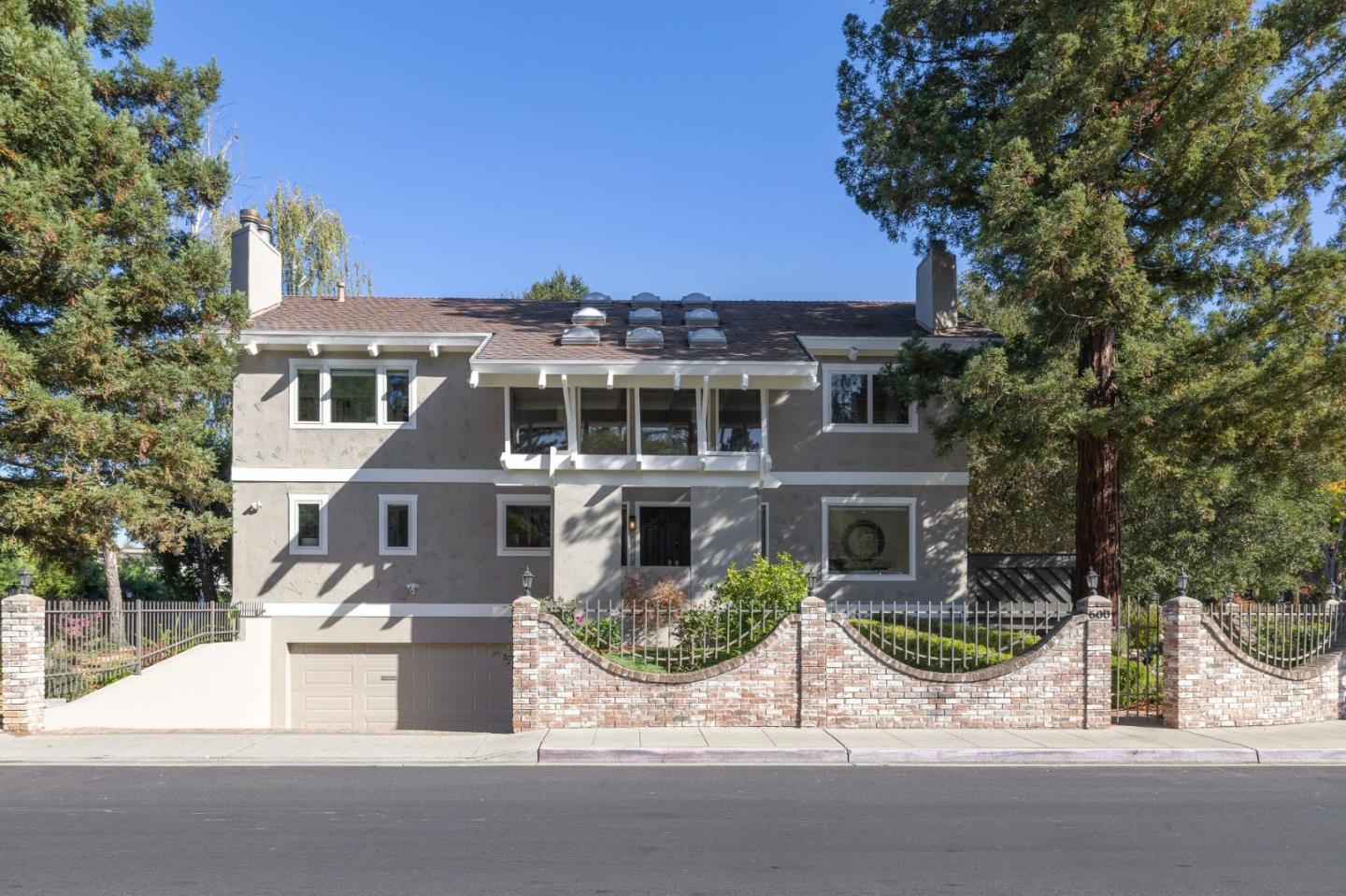 Detail Gallery Image 1 of 50 For 600 Coleman Ave, Menlo Park,  CA 94025 - 4 Beds | 4/1 Baths