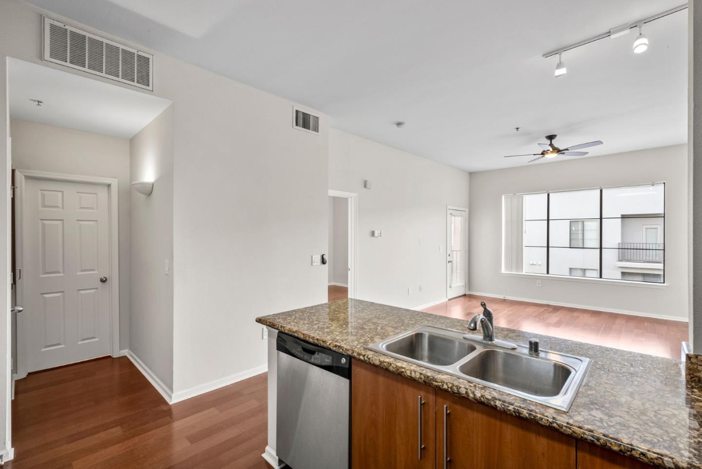 Detail Gallery Image 15 of 33 For 1060 S 3rd St #304,  San Jose,  CA 95112 - 1 Beds | 1 Baths