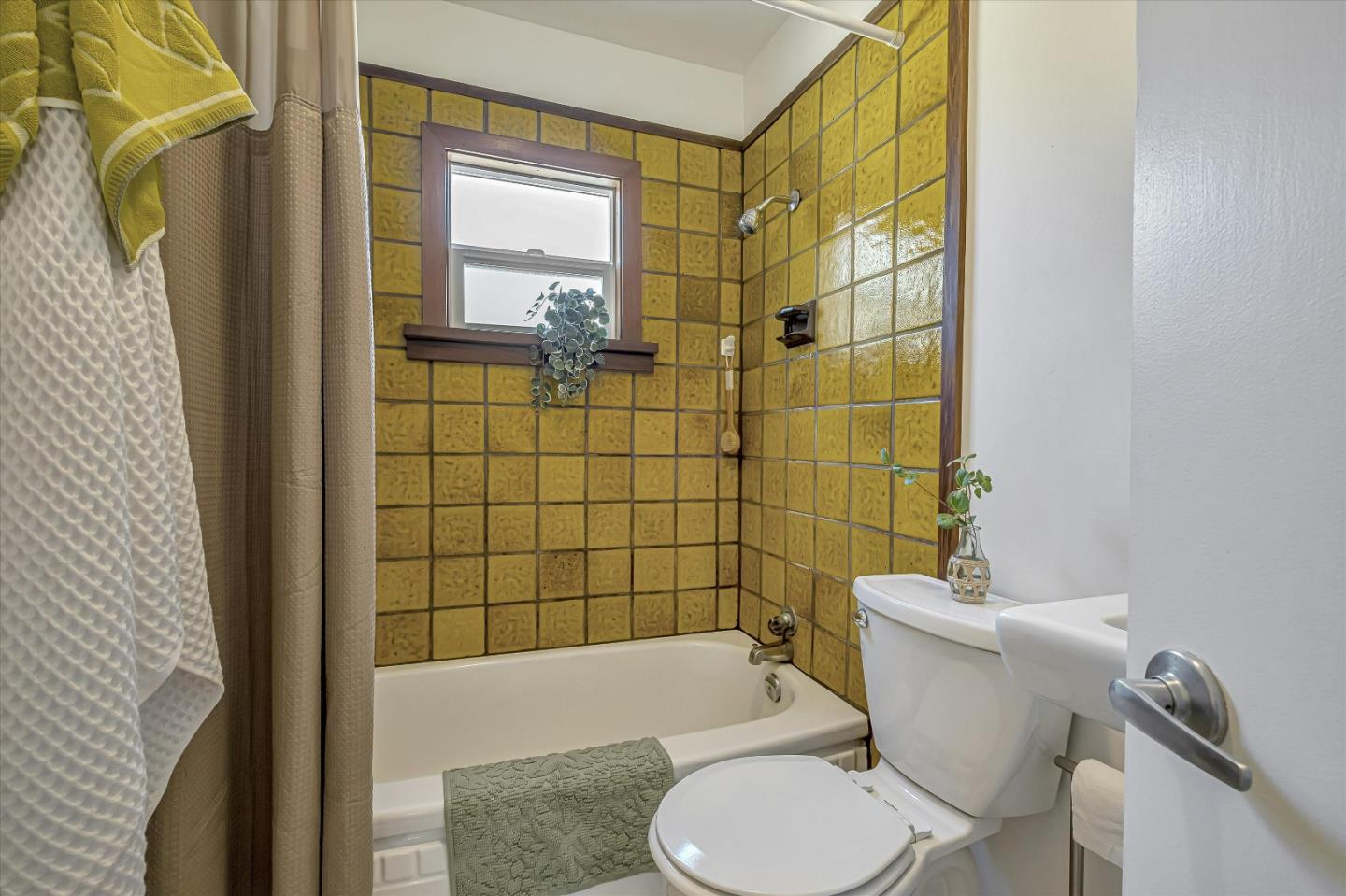 Detail Gallery Image 14 of 35 For 2720 Placer St, Santa Cruz,  CA 95062 - 2 Beds | 2 Baths