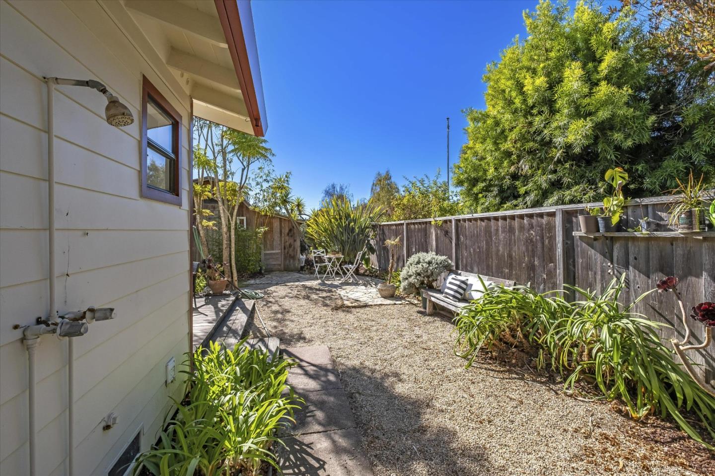 Detail Gallery Image 30 of 35 For 2720 Placer St, Santa Cruz,  CA 95062 - 2 Beds | 2 Baths