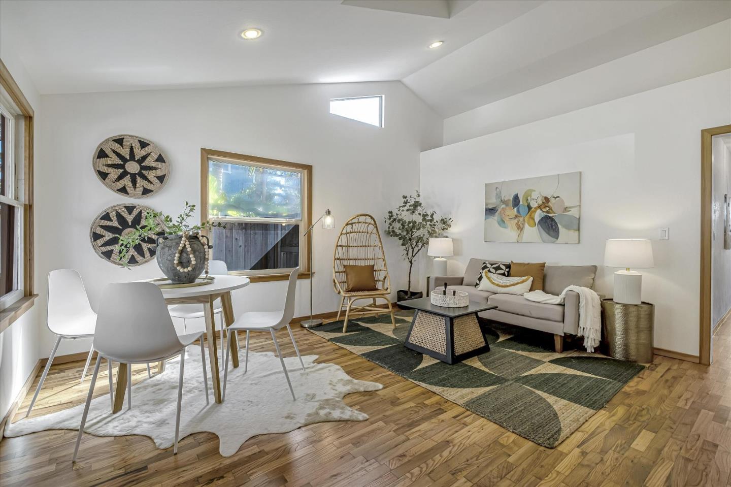 Detail Gallery Image 5 of 35 For 2720 Placer St, Santa Cruz,  CA 95062 - 2 Beds | 2 Baths