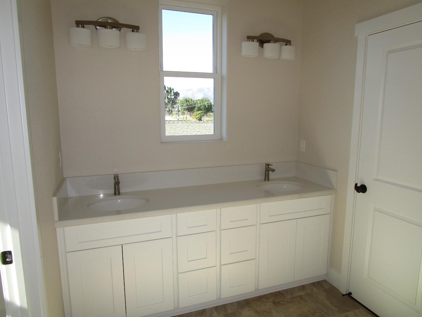 Detail Gallery Image 10 of 18 For 161 Terrace Dr, Greenfield,  CA 93927 - 3 Beds | 2/1 Baths