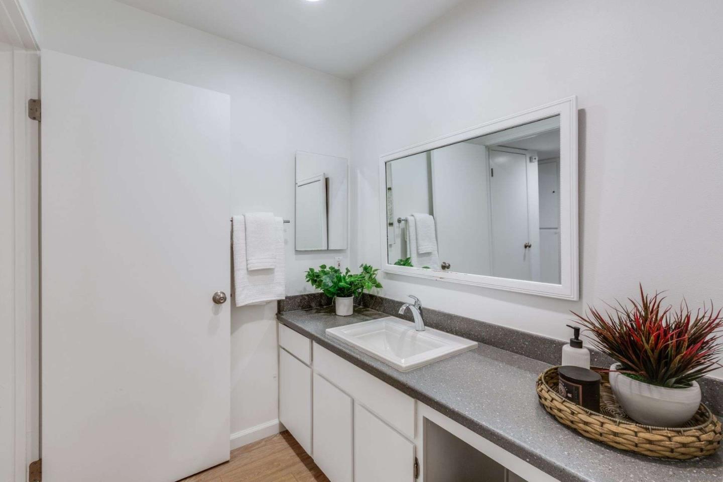 Detail Gallery Image 11 of 27 For 49 Showers Dr #E152,  Mountain View,  CA 94040 - 1 Beds | 1 Baths