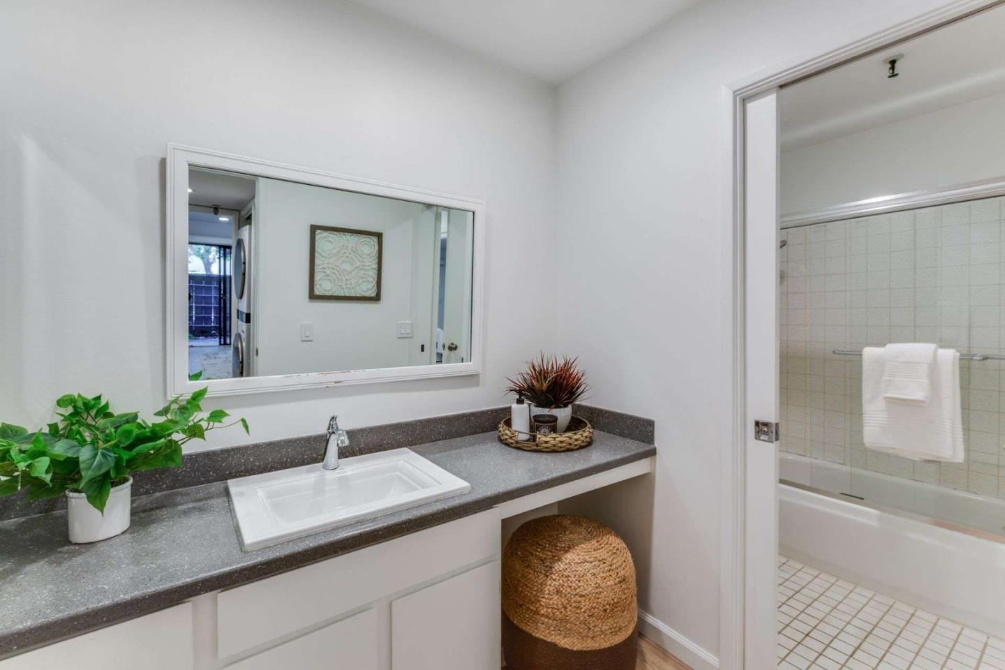 Detail Gallery Image 12 of 27 For 49 Showers Dr #E152,  Mountain View,  CA 94040 - 1 Beds | 1 Baths