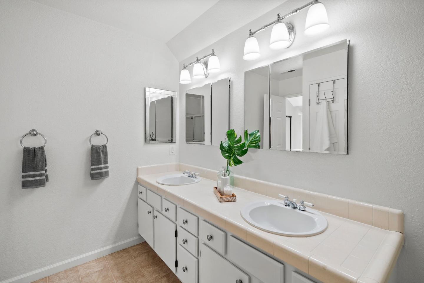 Detail Gallery Image 23 of 36 For 18035 Hillwood Ln, Morgan Hill,  CA 95037 - 2 Beds | 2/1 Baths