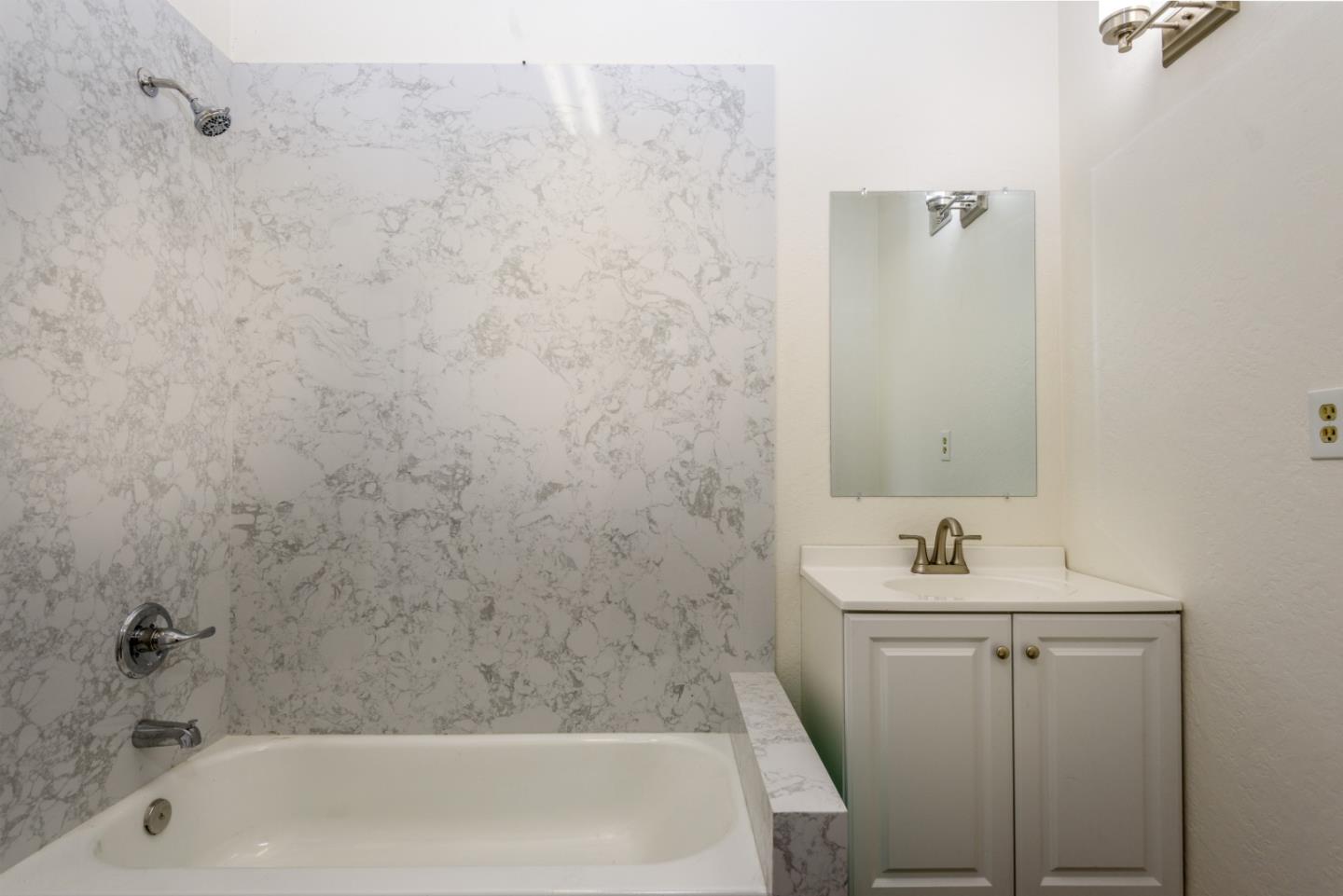 Detail Gallery Image 3 of 15 For 711 Hurlingame Ave, Redwood City,  CA 94063 - – Beds | – Baths