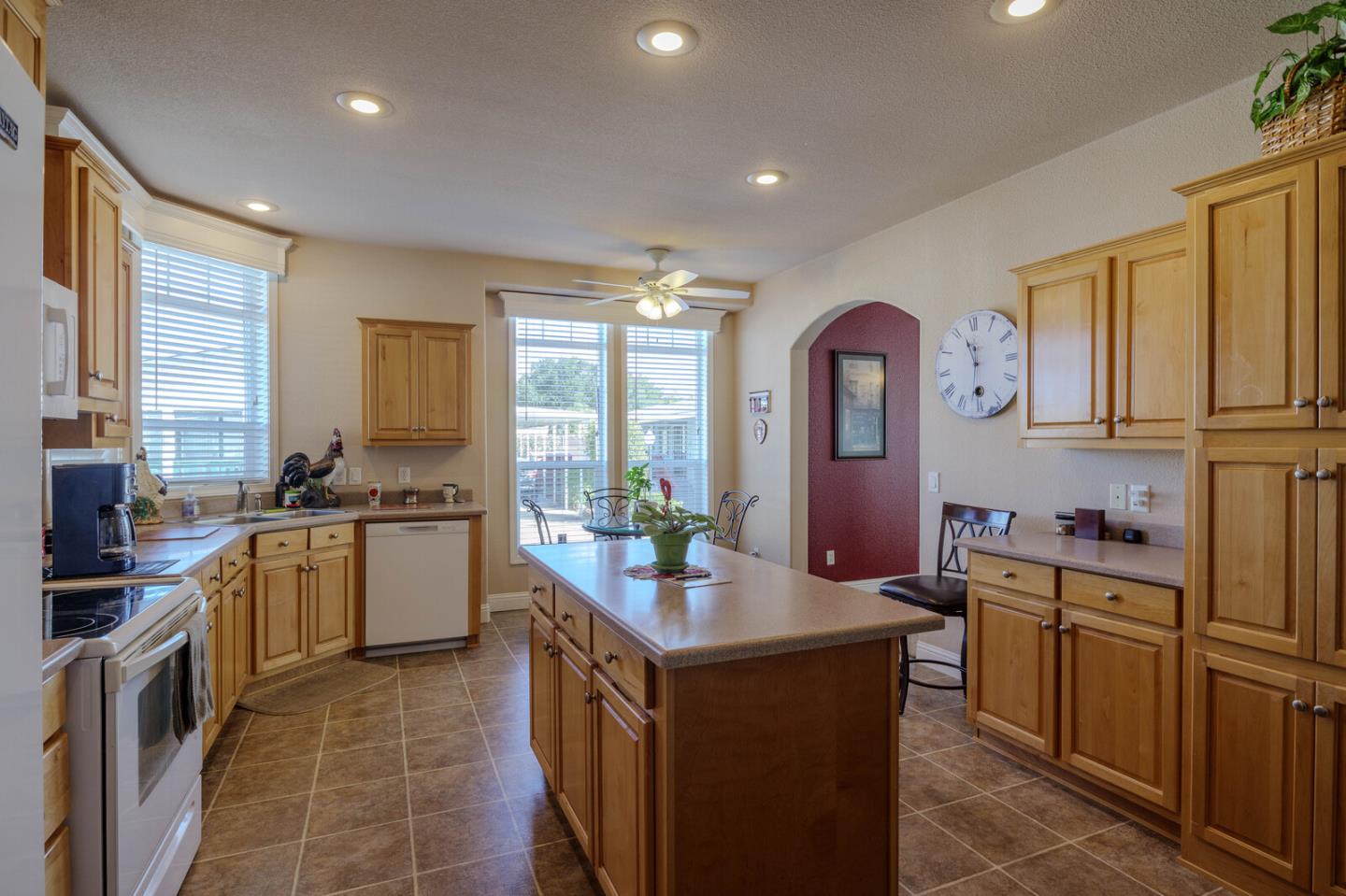 Detail Gallery Image 12 of 36 For 275 Burnett Ave #65,  Morgan Hill,  CA 95037 - 3 Beds | 2 Baths