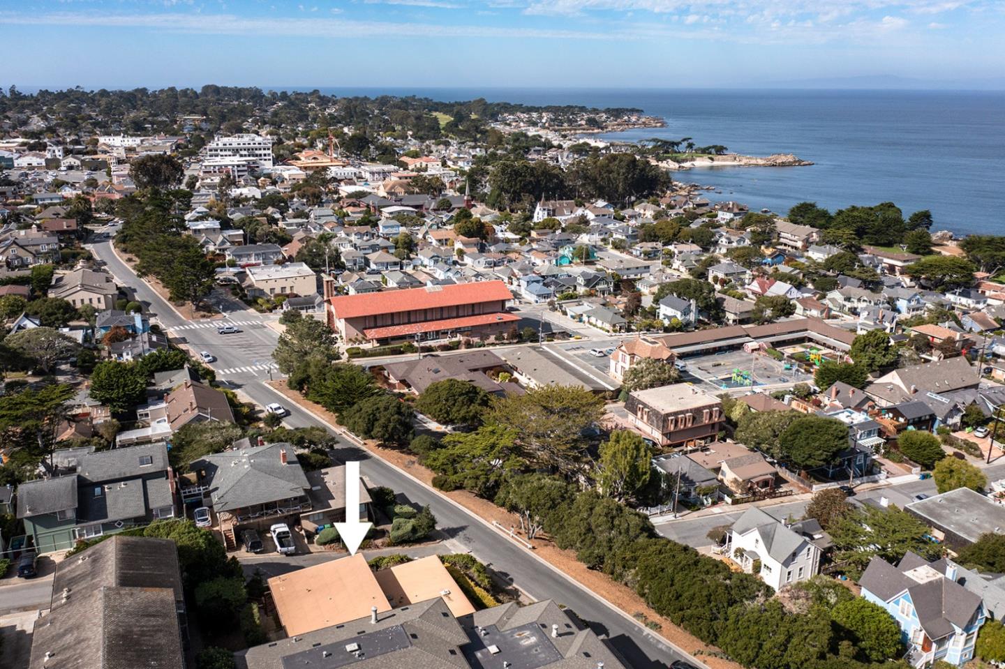 Detail Gallery Image 12 of 22 For 311 Lighthouse Ave, Pacific Grove,  CA 93950 - 4 Beds | 2 Baths