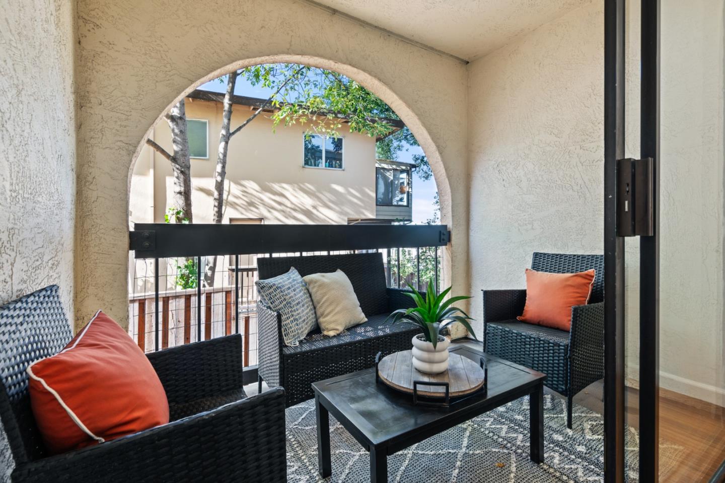 Detail Gallery Image 10 of 63 For 1 Elm St #106,  San Carlos,  CA 94070 - 2 Beds | 2/1 Baths