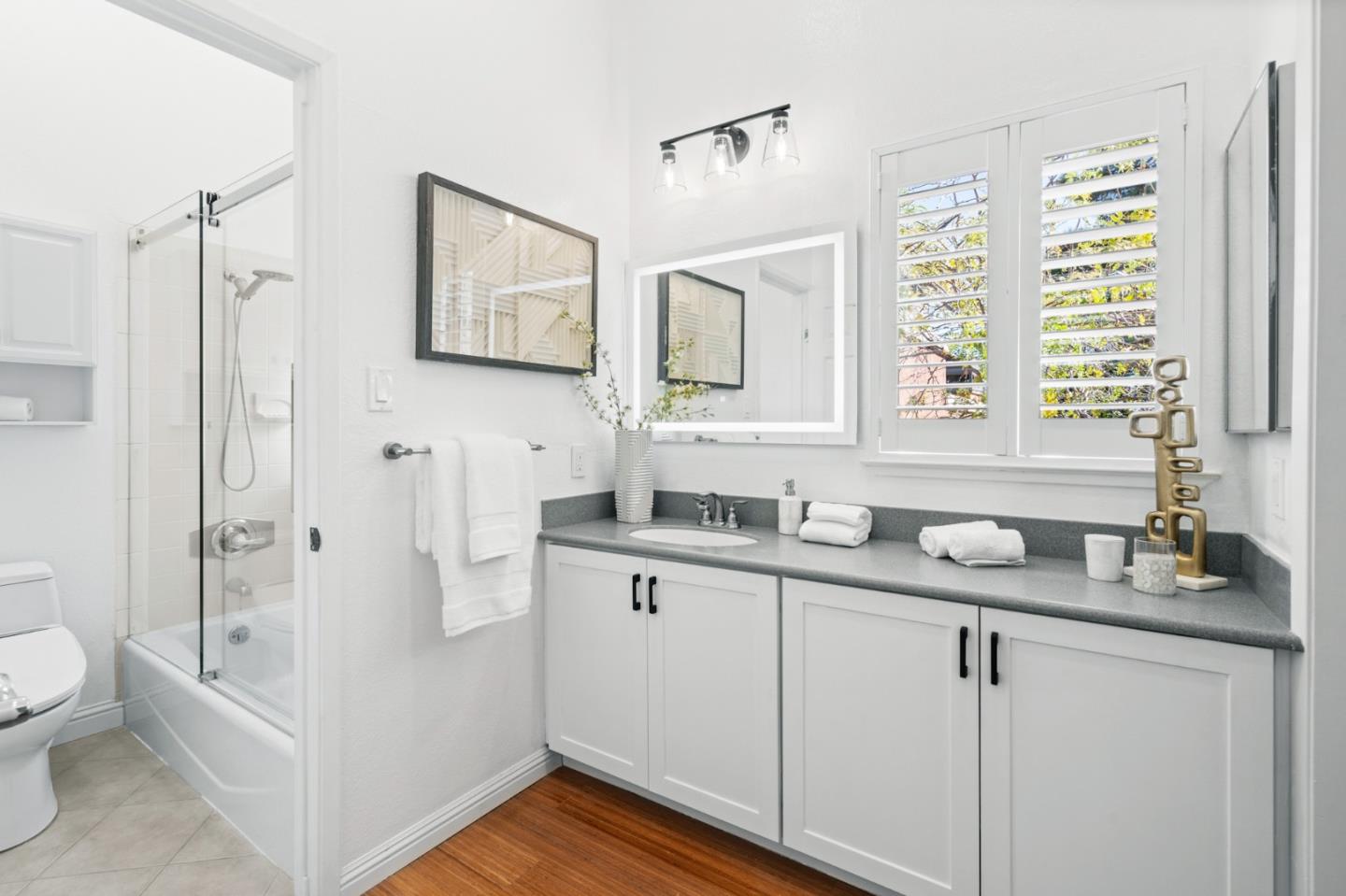 Detail Gallery Image 30 of 63 For 1 Elm St #106,  San Carlos,  CA 94070 - 2 Beds | 2/1 Baths