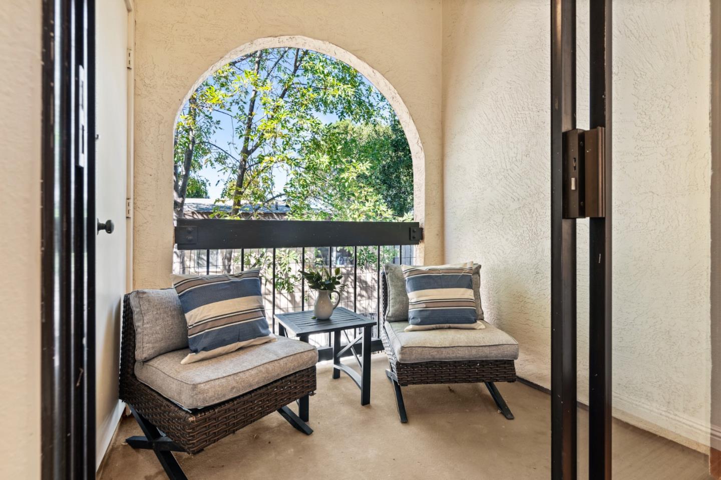 Detail Gallery Image 33 of 63 For 1 Elm St #106,  San Carlos,  CA 94070 - 2 Beds | 2/1 Baths