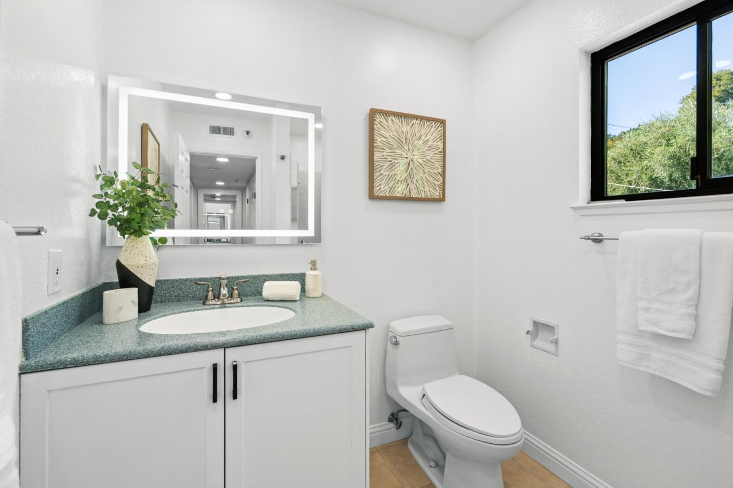 Detail Gallery Image 39 of 63 For 1 Elm St #106,  San Carlos,  CA 94070 - 2 Beds | 2/1 Baths