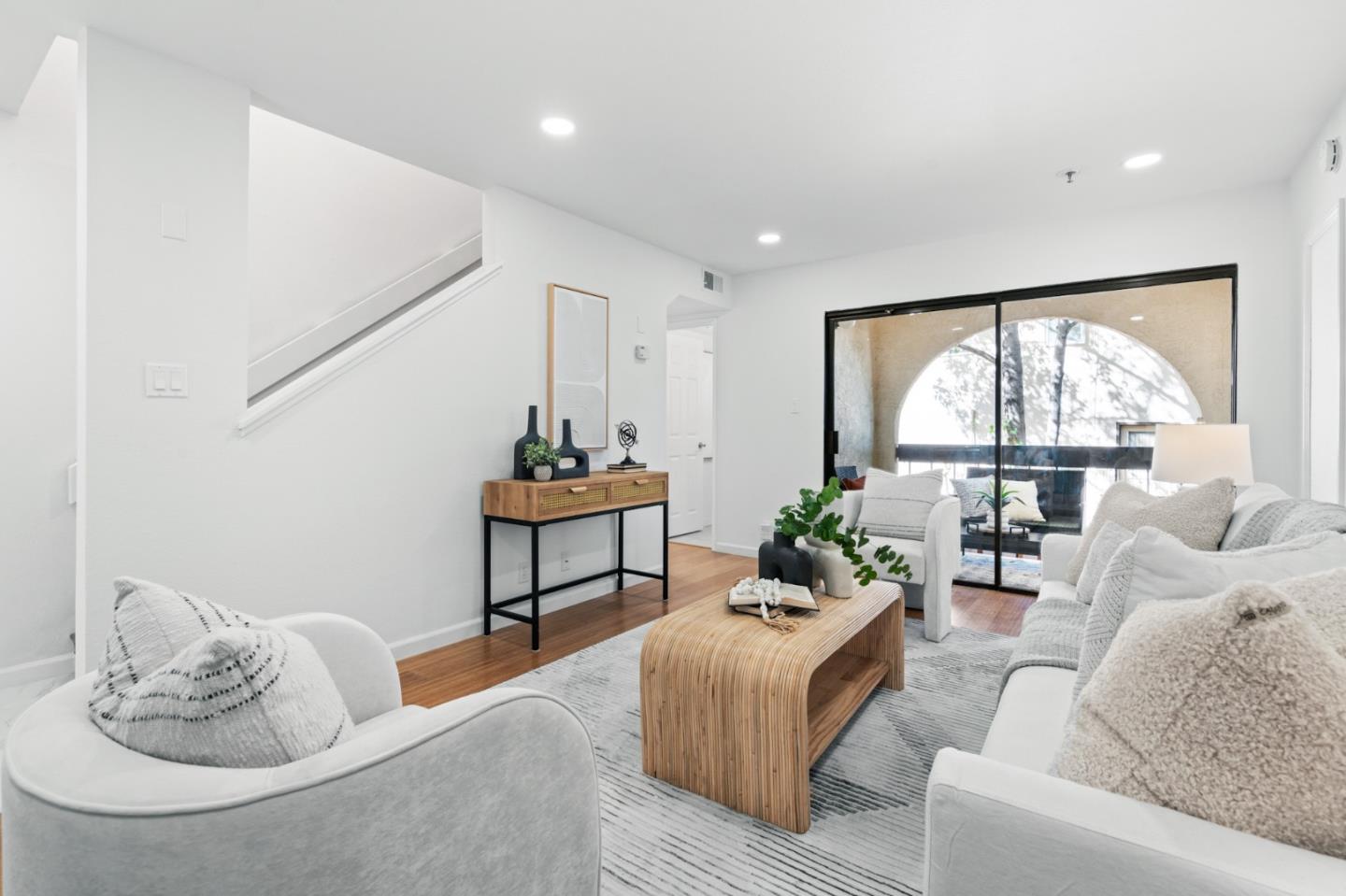 Detail Gallery Image 4 of 63 For 1 Elm St #106,  San Carlos,  CA 94070 - 2 Beds | 2/1 Baths