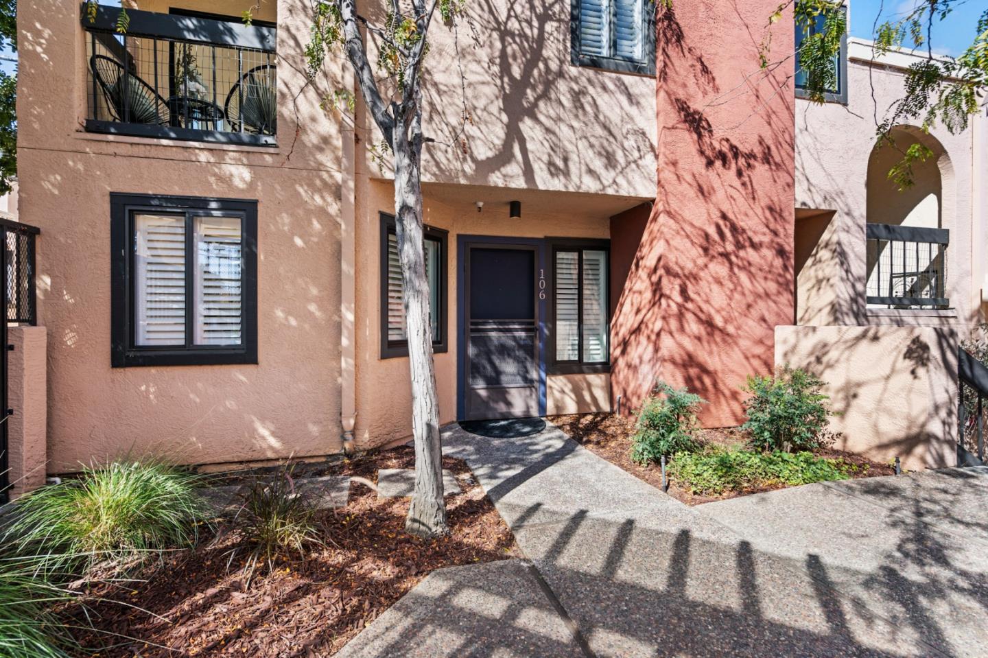 Detail Gallery Image 43 of 63 For 1 Elm St #106,  San Carlos,  CA 94070 - 2 Beds | 2/1 Baths